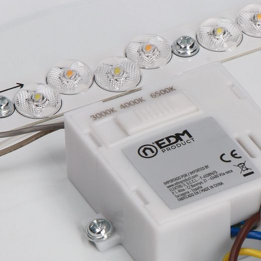 Aplique Led Cuadrado Extraplano De Superficie 12 W 3Cct 1160 Lm 28,5 X 28,5 X 6 Cm