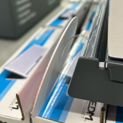 Wobbler Una Batería Para Todo Fondo Azul Ø10 Cm